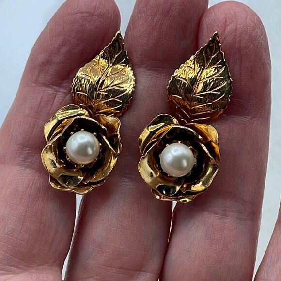 Vintage flower leaf climber clip earrings . - Picture 3 of 7